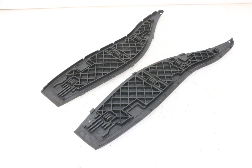 photo de TAPA REPOSAPIES GOMMA GILERA NEXUS 300 (2008 - 2013)