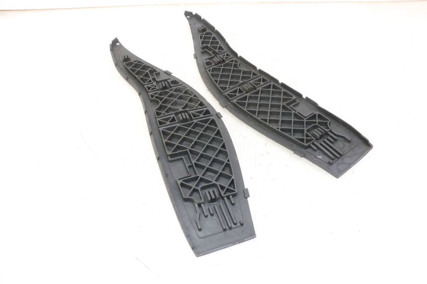 photo de TAPA REPOSAPIES GOMMA GILERA NEXUS 300 (2008 - 2013)