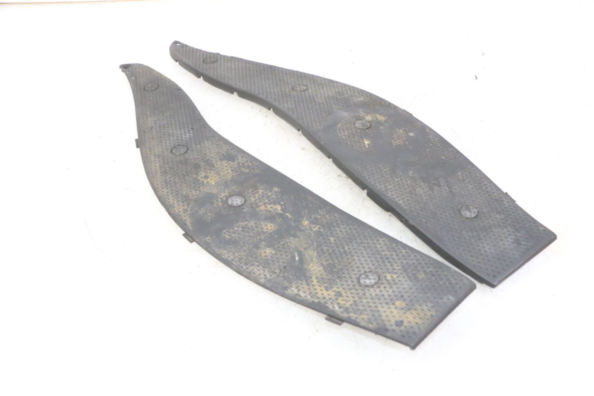 photo de TAPA REPOSAPIES GOMMA GILERA NEXUS 300 (2008 - 2013)