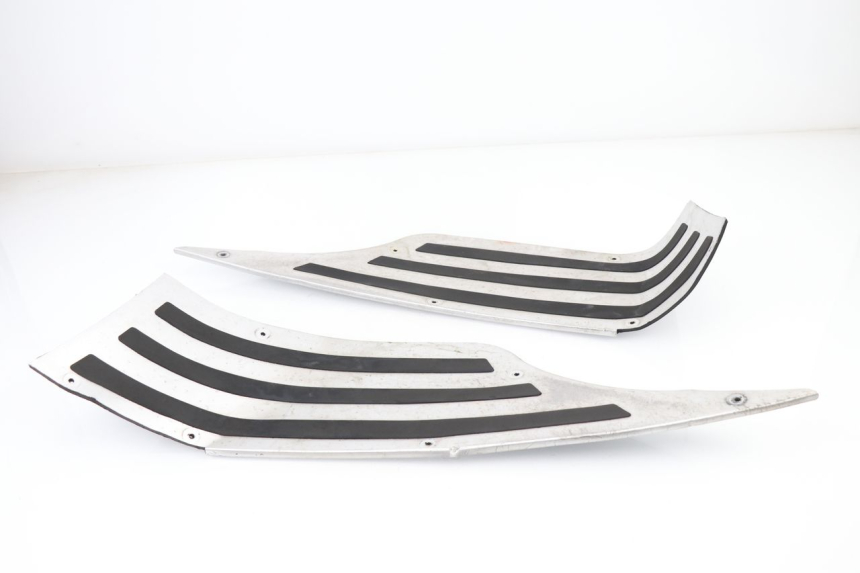 photo de TAPA REPOSAPIES GOMMA GOWINN DOLCE VITA 125 (2007 - 2013)