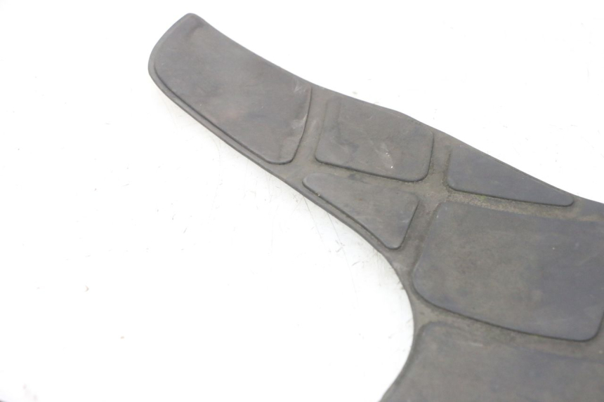 photo de TAPA REPOSAPIES GOMMA KYMCO GRAND DINK 125 (2002 - 2007)