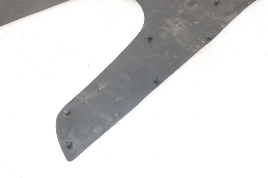 photo de TAPA REPOSAPIES GOMMA KYMCO GRAND DINK 125 (2002 - 2007)