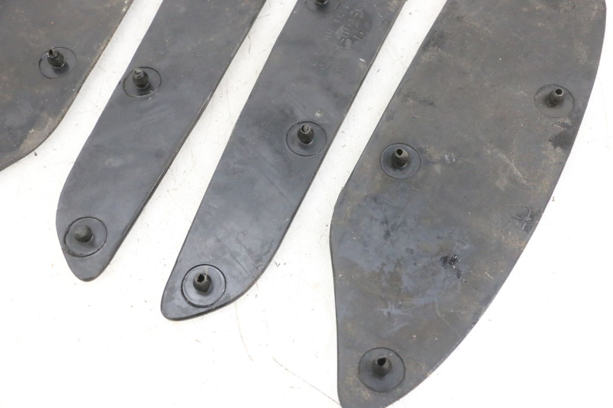 photo de TAPA REPOSAPIES GOMMA SYM GTS EVO 125 (2009 - 2013) - Zoom estado de uso