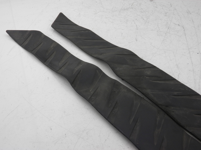 photo de TAPA REPOSAPIES GOMMA HONDA FES PANTHEON 125 (2003 - 2007)