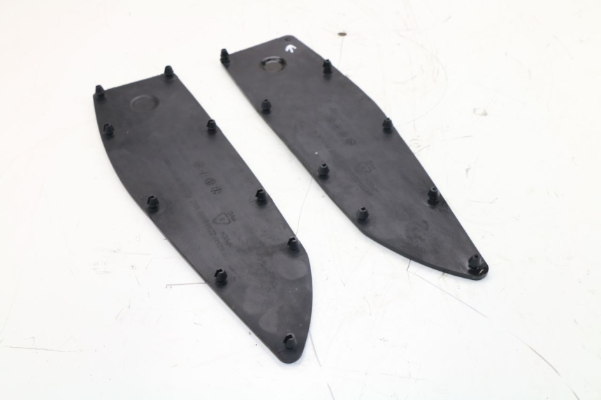 photo de TAPA REPOSAPIES GOMMA KAWASAKI J300 300 (2014 - 2017)
