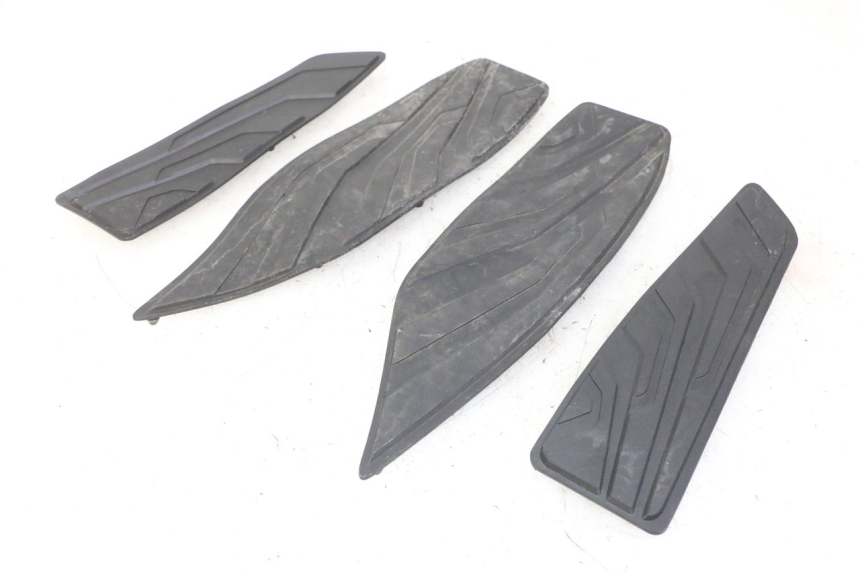 photo de TAPA REPOSAPIES GOMMA SYM JOYMAX 125 (2010 - 2017)