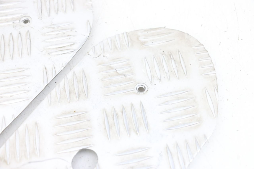 photo de ALFOMBRA PARA PISOS PEUGEOT KISBEE 4T 50 (2018 - 2022) - Detalles de los puntos de fijación