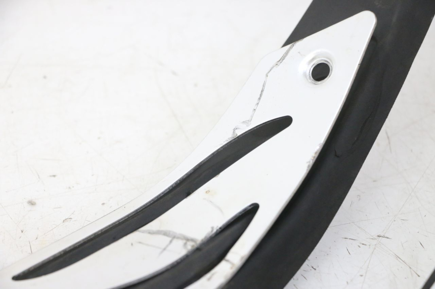 photo de TAPA REPOSAPIES GOMMA PIAGGIO MP3 HPE 310 (2024 - 2025)