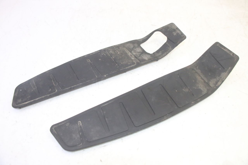 photo de TAPA REPOSAPIES GOMMA PIAGGIO MP3 HPE 350 (2018 - 2020) - Vista principal