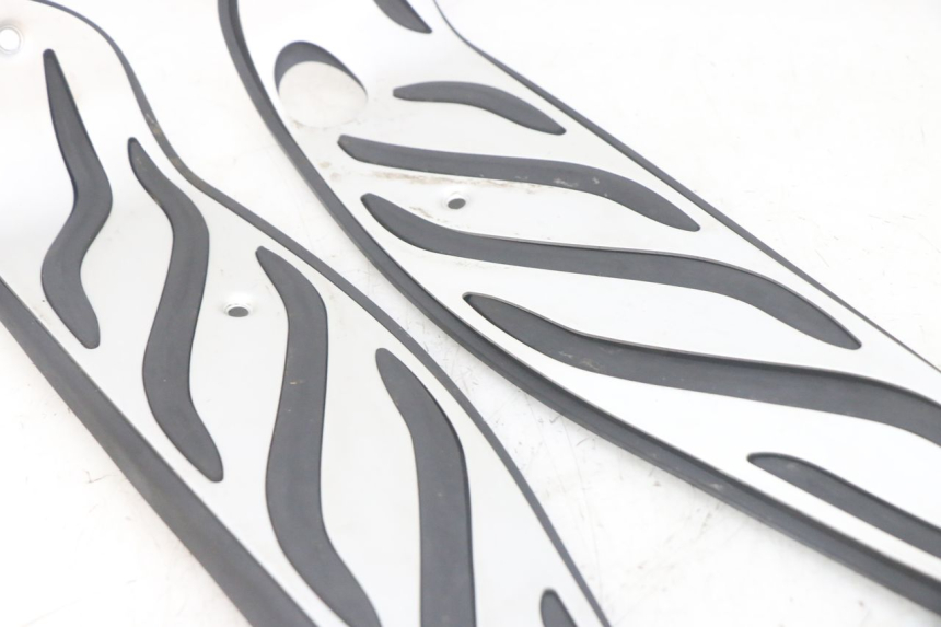 photo de TAPA REPOSAPIES GOMMA PIAGGIO MP3 HPE 300 (2019 - 2026) - Foto de producto adicional