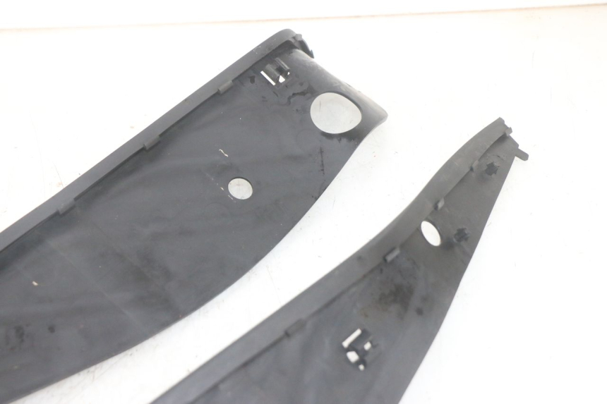 photo de TAPA REPOSAPIES GOMMA PIAGGIO MP3 HPE 300 (2019 - 2026) - Zoom estado de uso