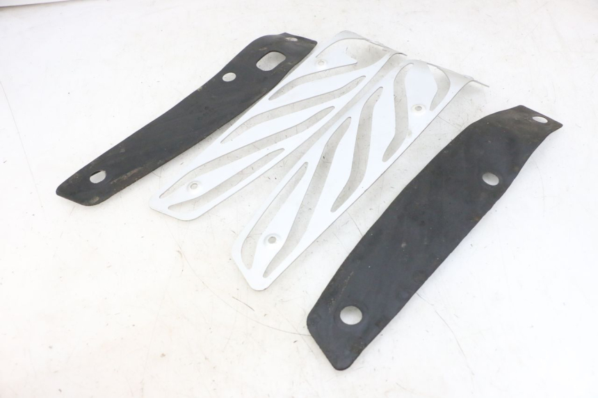 photo de TAPA REPOSAPIES GOMMA PIAGGIO MP3 500 (2016 - 2018) - Otra perspectiva