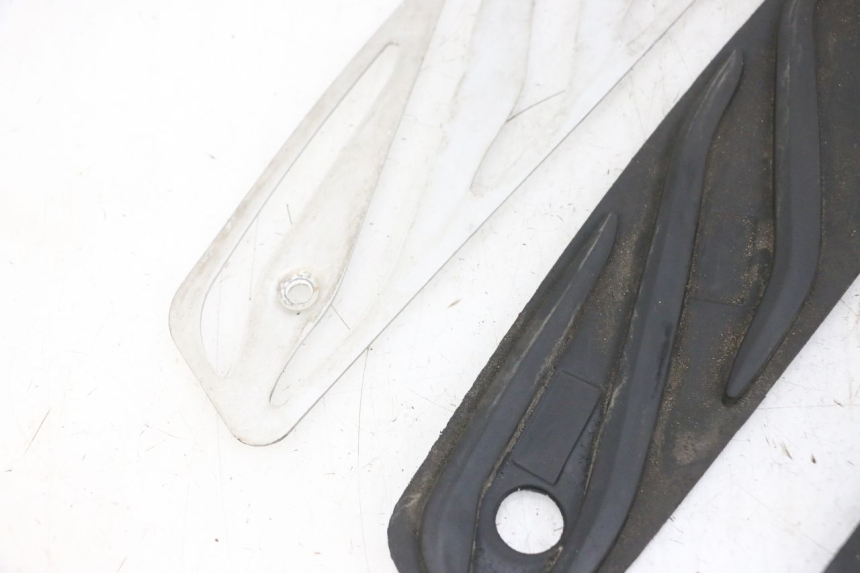 photo de TAPA REPOSAPIES GOMMA PIAGGIO MP3 500 (2016 - 2018) - Recambio usado revisado