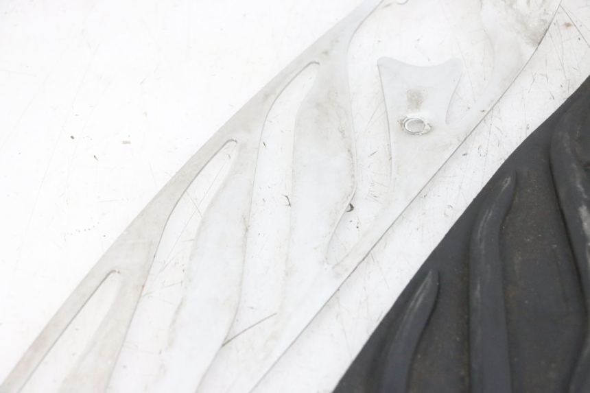 photo de TAPA REPOSAPIES GOMMA PIAGGIO MP3 500 (2016 - 2018) - Marcados y referencias originales