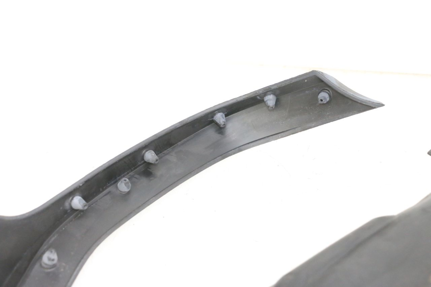 photo de TAPA REPOSAPIES GOMMA YAMAHA NEO'S CORE 1 (2022 - 2026) - Zoom sobre los componentes