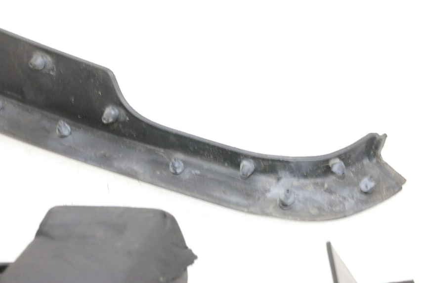 photo de TAPA REPOSAPIES GOMMA YAMAHA NEO'S CORE 1 (2022 - 2026) - Inspección visual detallada