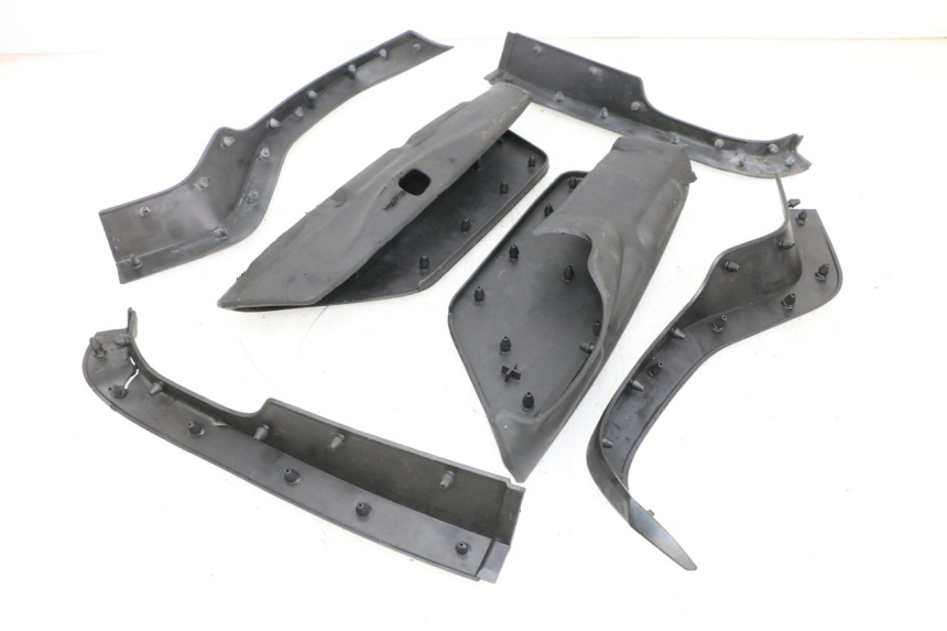 photo de TAPA REPOSAPIES GOMMA YAMAHA NEO'S CORE 1 (2022 - 2026) - Vista principal