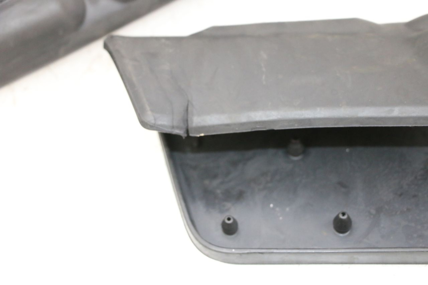 photo de TAPA REPOSAPIES GOMMA YAMAHA NEO'S CORE 1 (2022 - 2026) - Otra perspectiva