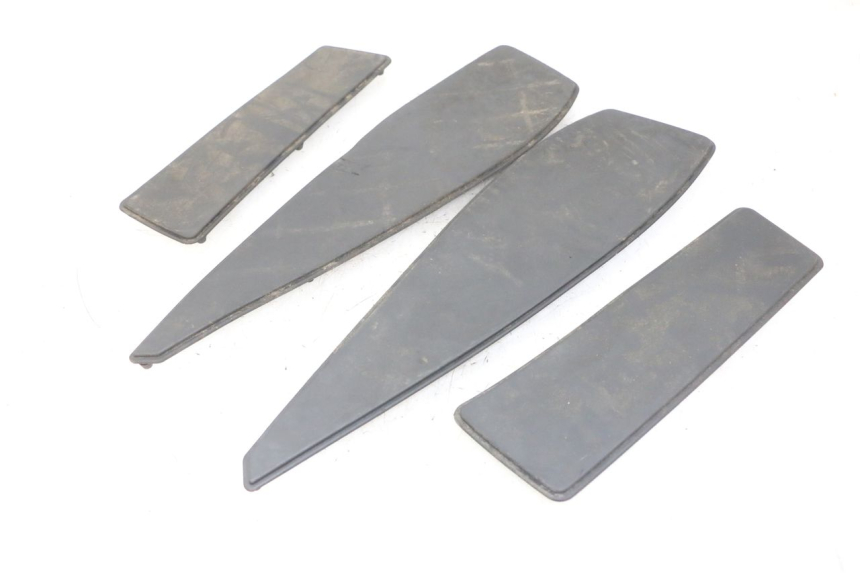 photo de TAPA REPOSAPIES GOMMA PEUGEOT SATELIS 125 (2013 - 2018)