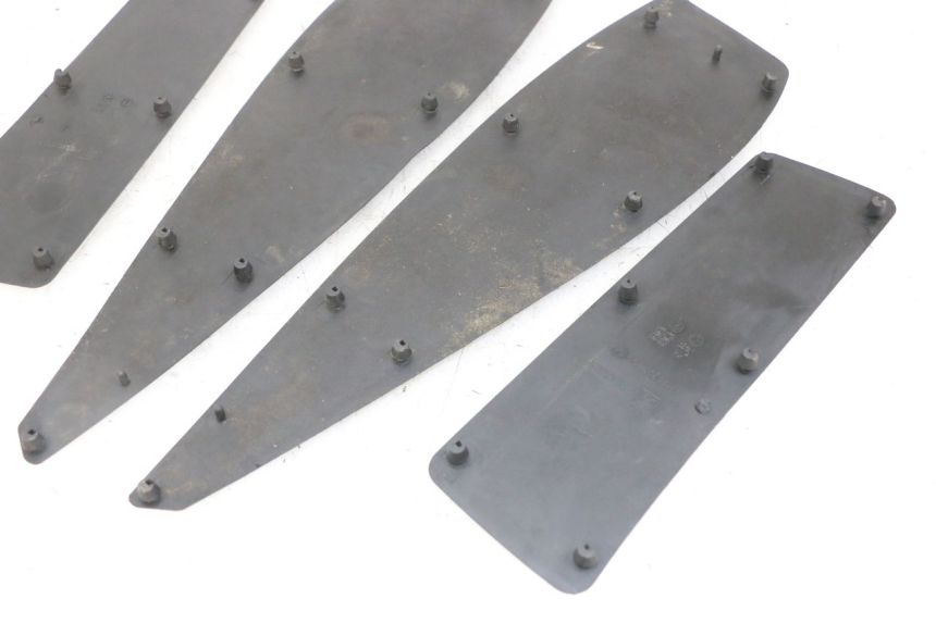 photo de TAPA REPOSAPIES GOMMA PEUGEOT SATELIS 125 (2013 - 2018)
