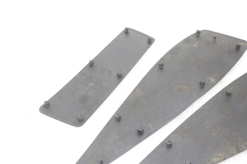 photo de TAPA REPOSAPIES GOMMA PEUGEOT SATELIS 125 (2013 - 2018)