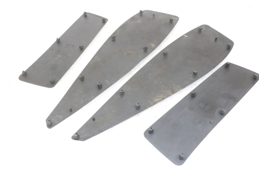 photo de TAPA REPOSAPIES GOMMA PEUGEOT SATELIS 125 (2013 - 2018)