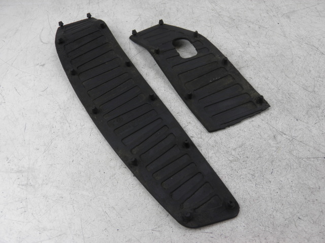 photo de TAPA REPOSAPIES GOMMA PIAGGIO MP3 LT 300 (2010 - 2016)