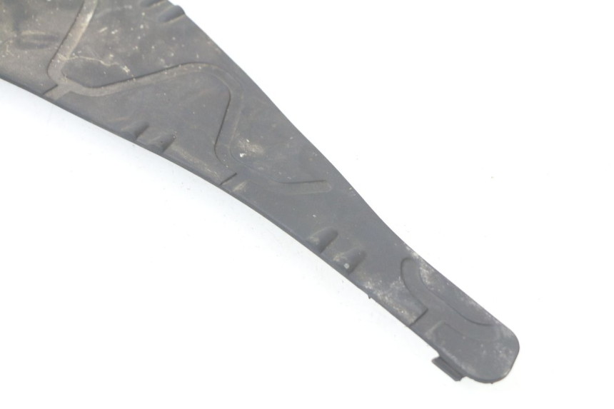 photo de TAPA REPOSAPIES GOMMA PIAGGIO SKIPPER 125 (2000 - 2004)