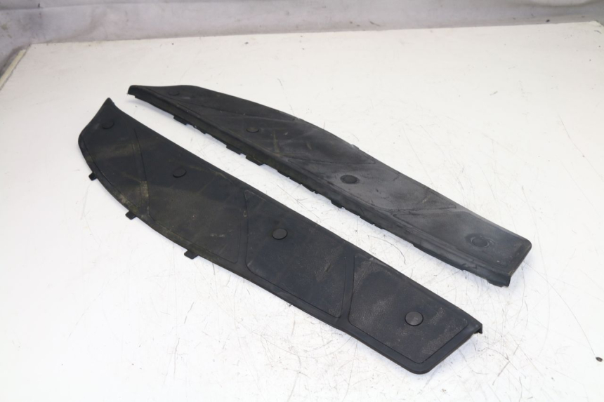 photo de TAPA REPOSAPIES GOMMA PIAGGIO X9 125 (2000 - 2003)