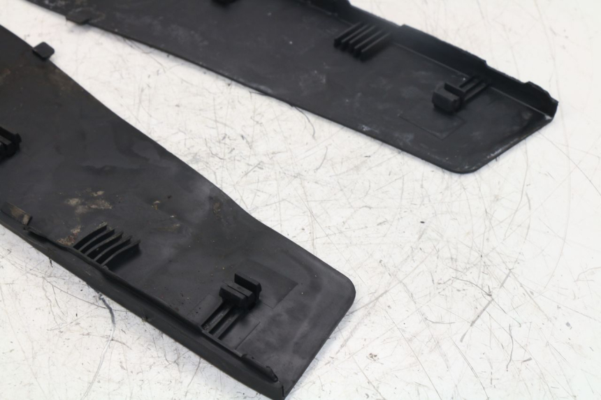 photo de TAPA REPOSAPIES GOMMA PIAGGIO X9 125 (2000 - 2003)