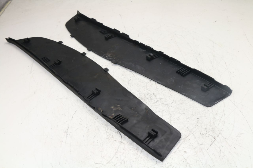 photo de TAPA REPOSAPIES GOMMA PIAGGIO X9 125 (2000 - 2003)