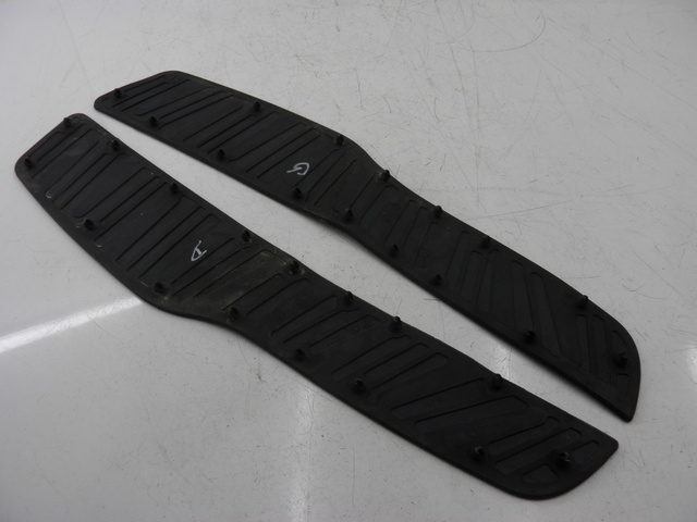 photo de TAPA REPOSAPIES GOMMA PIAGGIO XEVO - X EVO 125 (2010 - 2015) - Detalle de la pieza