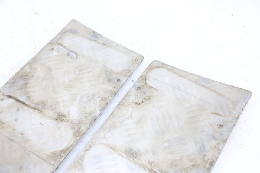 photo de TAPA REPOSAPIES GOMMA LIGIER PULSE 3 1 (2014 - 2020) - Primer plano técnico