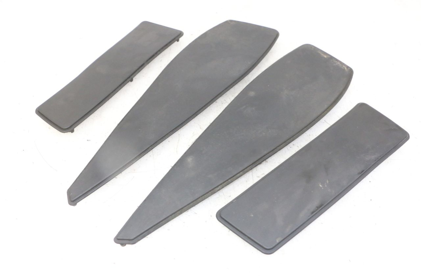 photo de TAPA REPOSAPIES GOMMA PEUGEOT SATELIS 125 (2013 - 2018)