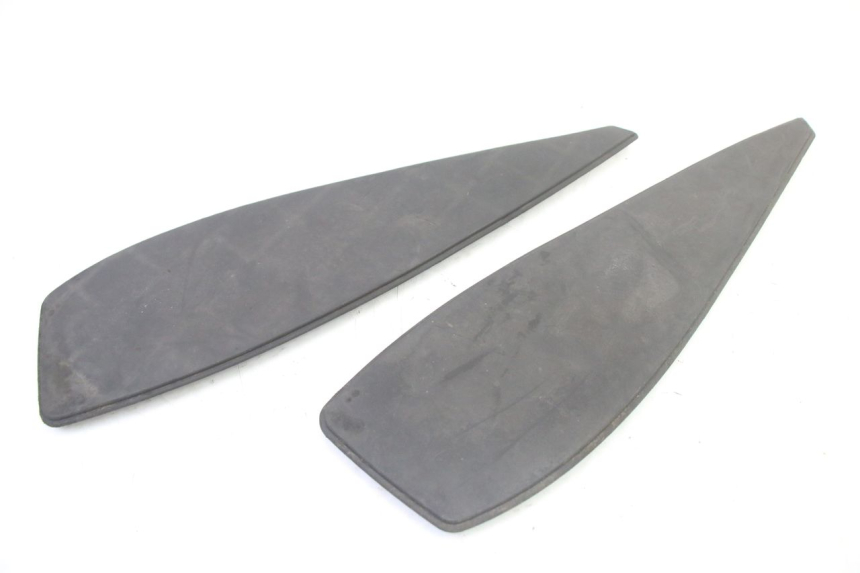 photo de TAPA REPOSAPIES GOMMA PEUGEOT SATELIS 250 (2006 - 2012)
