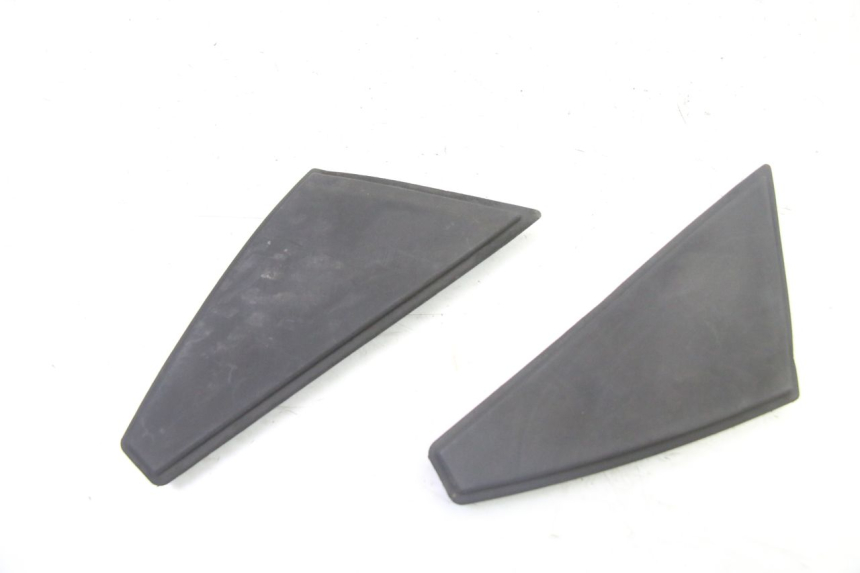 photo de TAPA REPOSAPIES GOMMA PEUGEOT SATELIS 250 (2006 - 2012)
