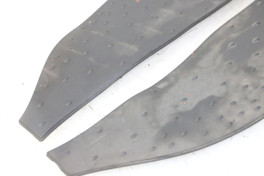 photo de TAPA REPOSAPIES GOMMA APRILIA SCARABEO GT TOURING 125 (1999 - 2005)