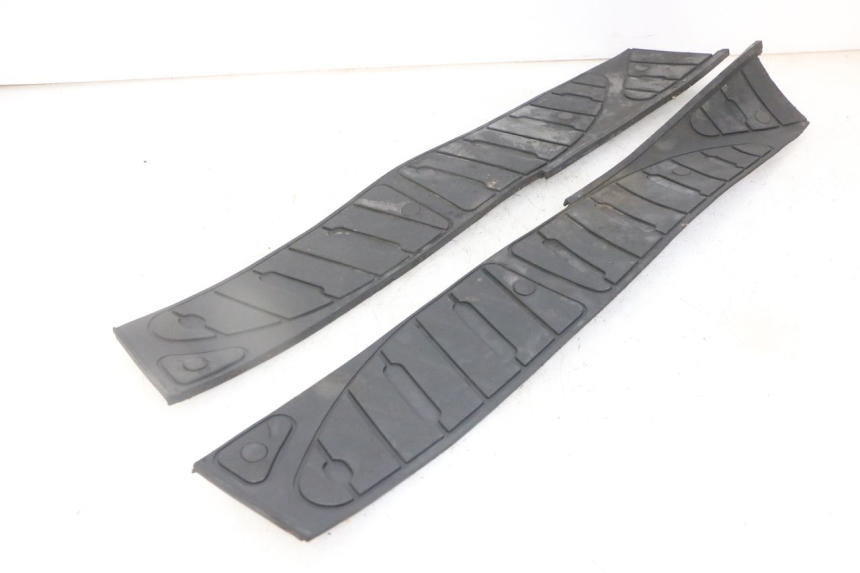 photo de TAPA REPOSAPIES GOMMA PIAGGIO SUPER LX 125 (2000 - 2003)