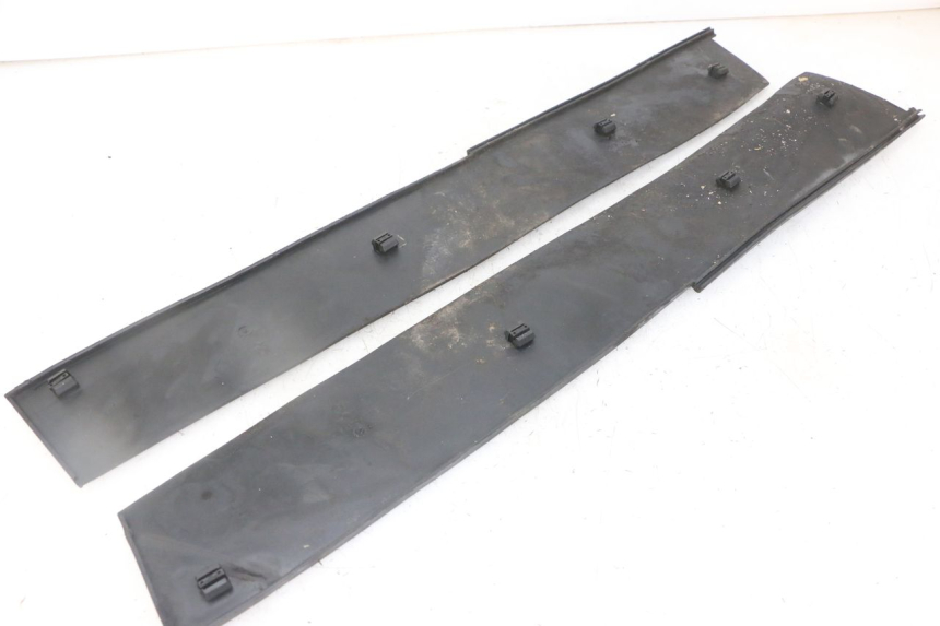 photo de TAPA REPOSAPIES GOMMA PIAGGIO SUPER LX 125 (2000 - 2003)