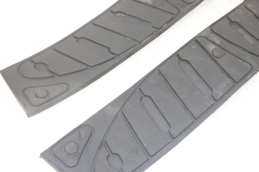 photo de TAPA REPOSAPIES GOMMA PIAGGIO SUPER LX 125 (2000 - 2003)
