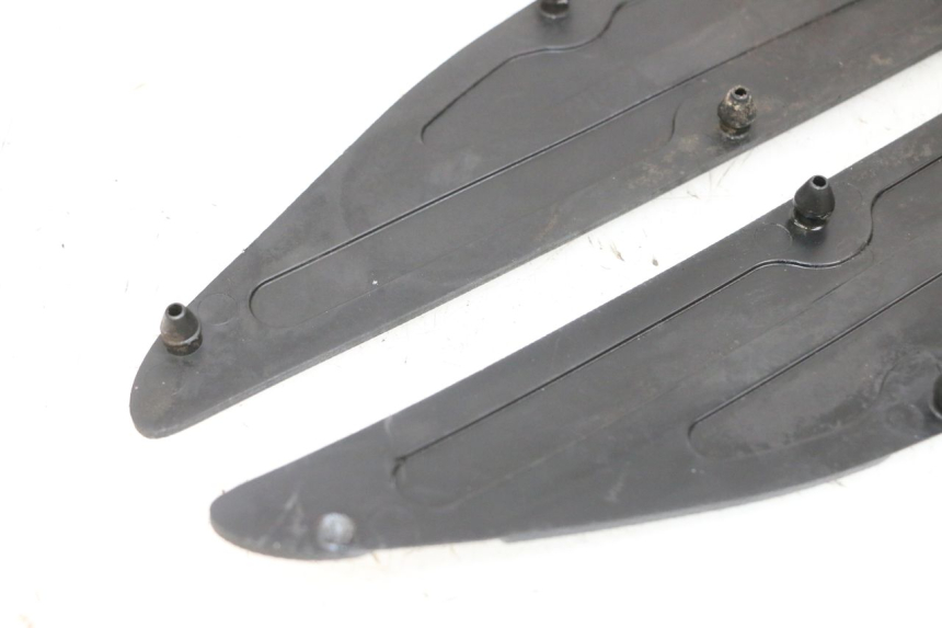 photo de ALFOMBRA DE PASO YAMAHA X-MAX XMAX 125 (2010 - 2013) - Detalle de la pieza