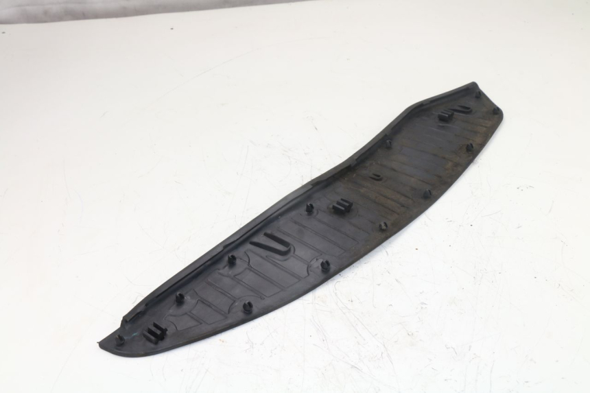 photo de TAPA REPOSAPIES GOMMA PIAGGIO X10 500 (2012 - 2018)