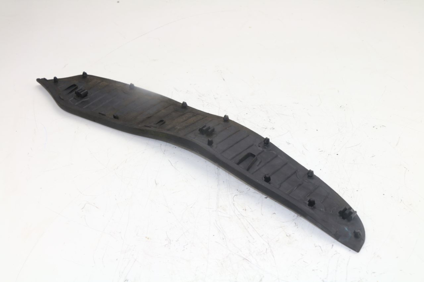 photo de TAPA REPOSAPIES GOMMA PIAGGIO X10 500 (2012 - 2018)