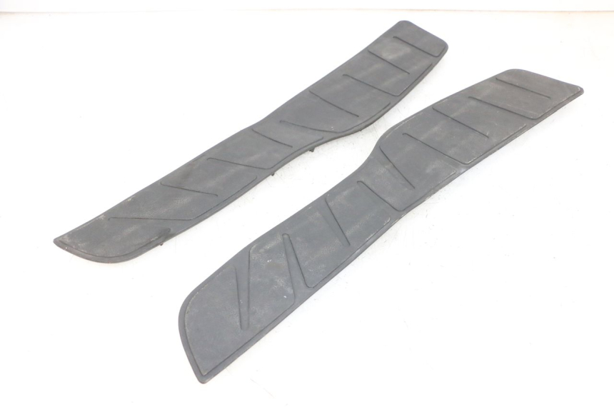 photo de TAPA REPOSAPIES GOMMA PIAGGIO X8 125 (2004 - 2007) - Vista principal