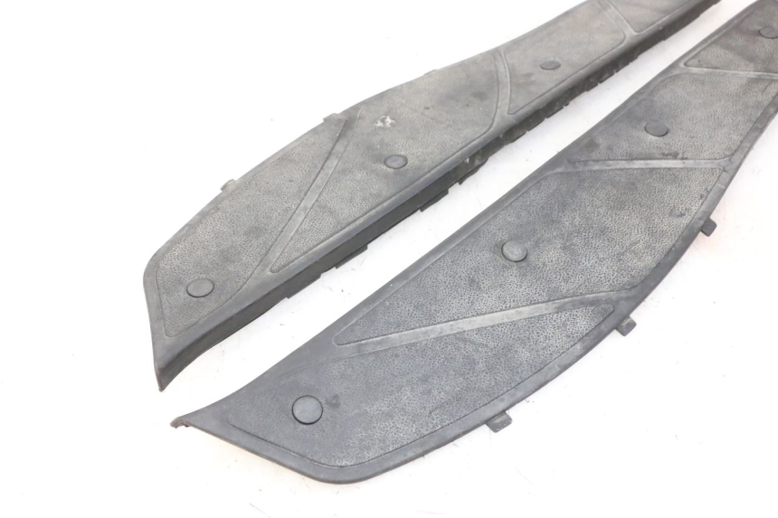 photo de TAPA REPOSAPIES GOMMA PIAGGIO X9 EVOLUTION 125 (2003 - 2007)