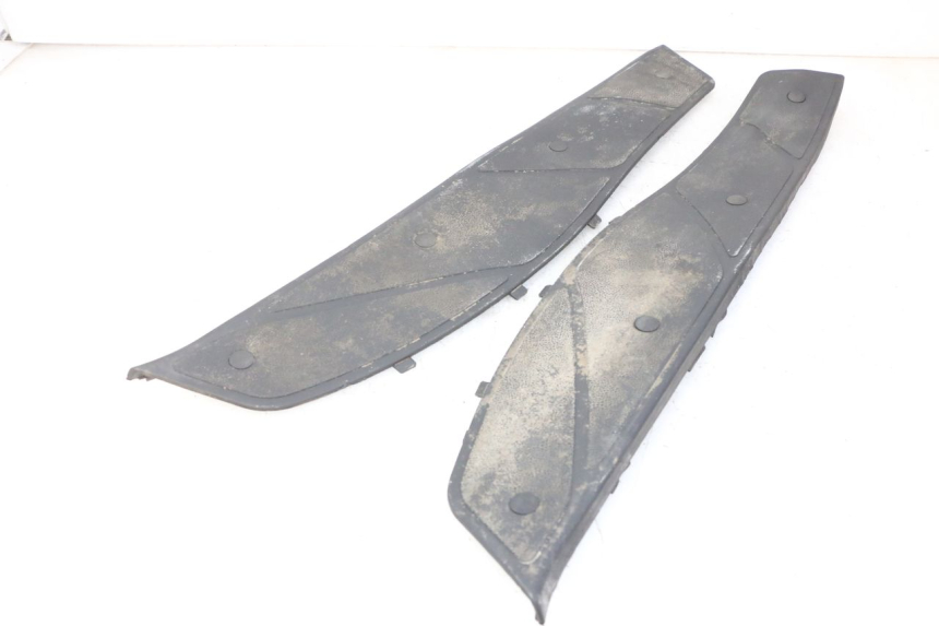 photo de TAPA REPOSAPIES GOMMA PIAGGIO X9 EVOLUTION 125 (2003 - 2007)