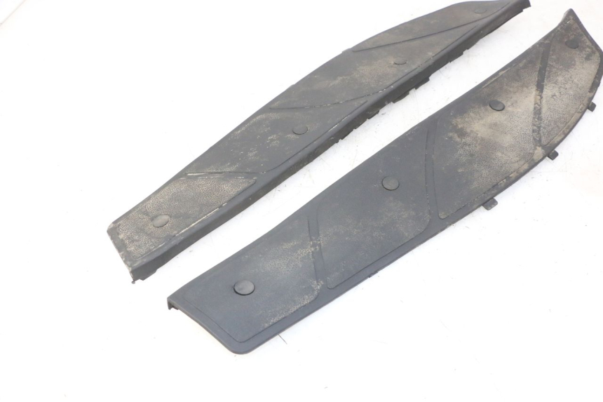 photo de TAPA REPOSAPIES GOMMA PIAGGIO X9 EVOLUTION 125 (2003 - 2007)