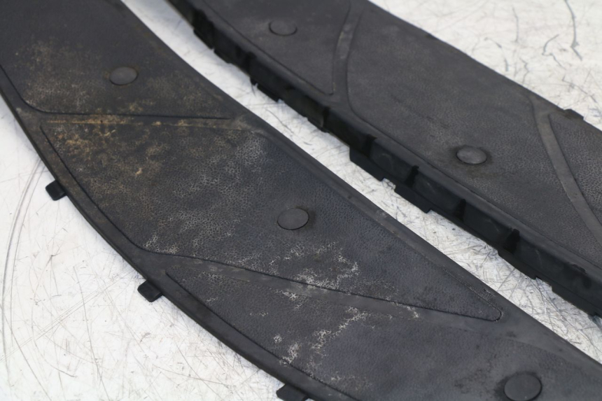 photo de TAPA REPOSAPIES GOMMA PIAGGIO X9 EVOLUTION 125 (2003 - 2007)