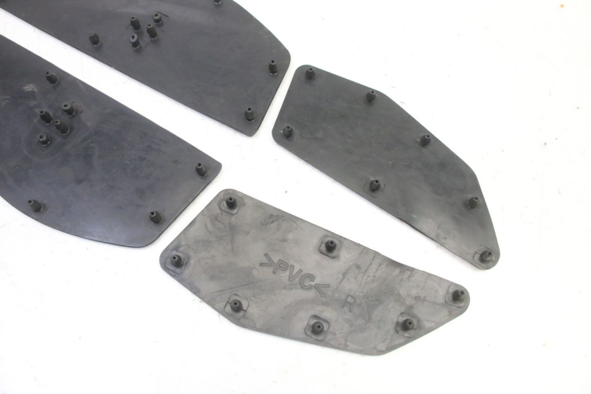photo de TAPA REPOSAPIES GOMMA YAMAHA XMAX X-MAX 125 (2021 - 2025)