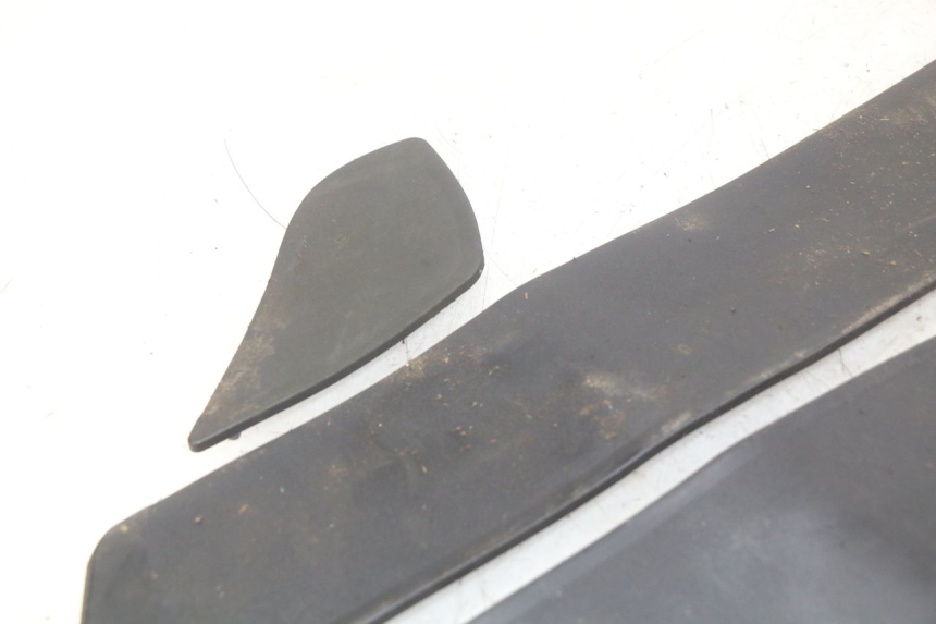 photo de ALFOMBRA DE PASO YAMAHA YP MAJESTY 400 (2004 - 2008)